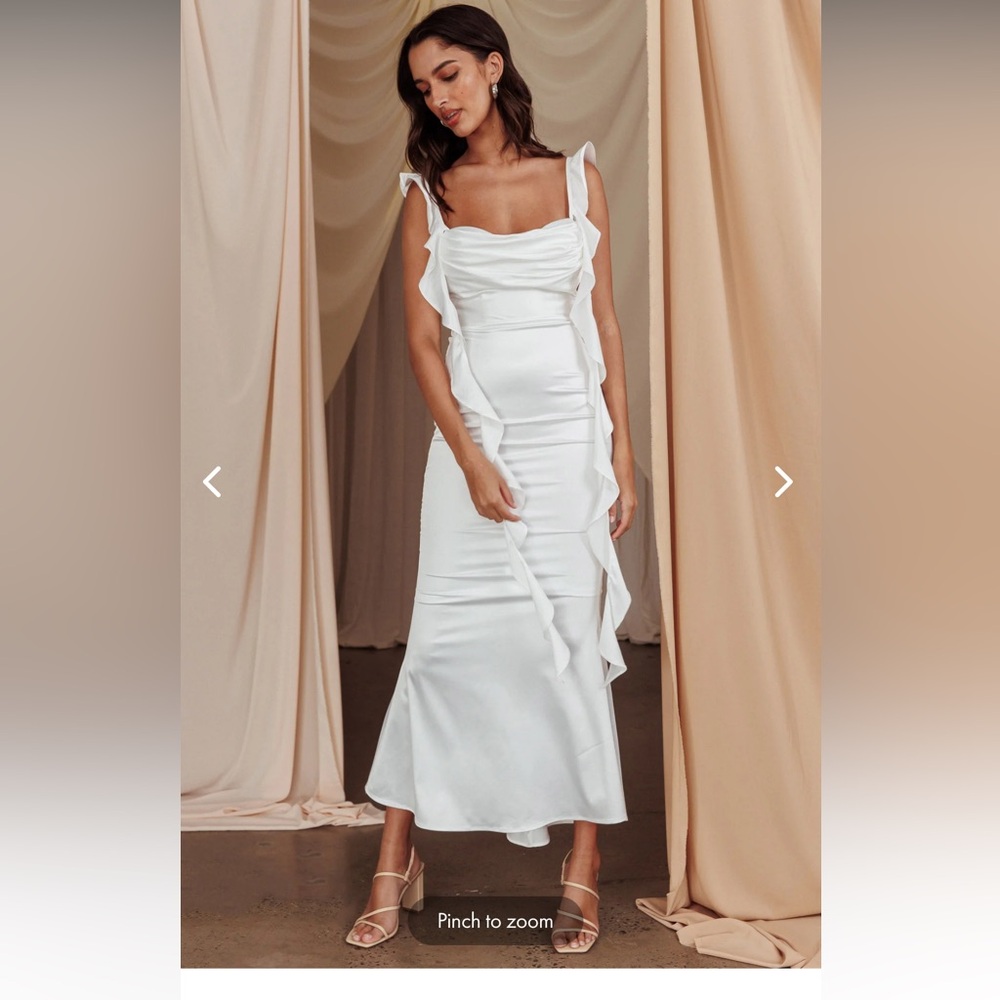 White Selfie Leslie dress